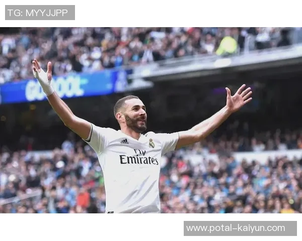 本泽马的传奇之路：从青涩少年到世界足球巨星的华丽转身